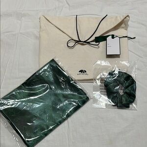Origins Silk Pillowcase & Scrunchie Gift Set